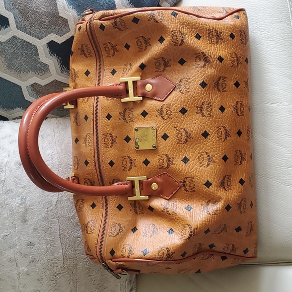 💥💥SOLD💥💥 MCM 40 Duffle bag. - Picture 1 of 16